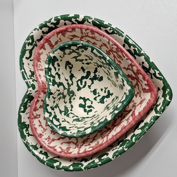 Other - #AEB Country Kitchen servings heart dishes green and pink